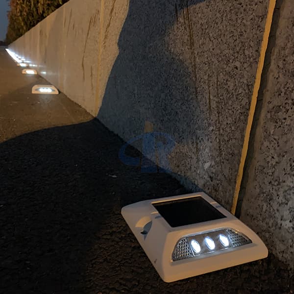 RUICHEN LED Road Stud Lights Are Installed In South Africa